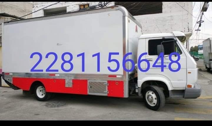 Camión de caja blanca